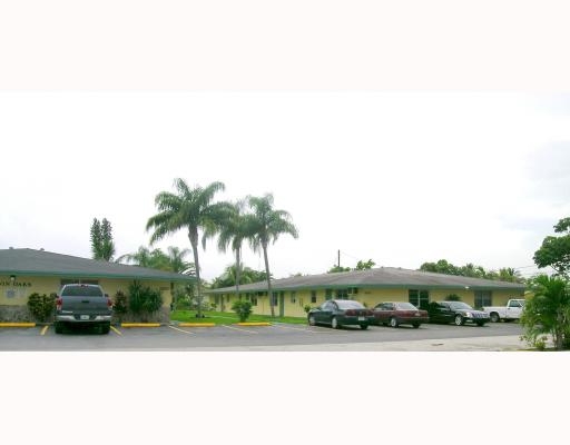 Twin Oaks in Lauderdale Lakes, FL - Building Photo - Building Photo