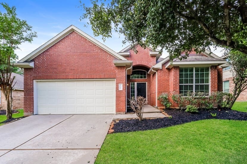 13413 Raintree Dr in Montgomery, TX - Building Photo