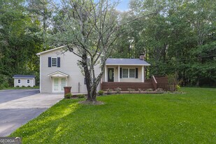 147 Acorn Dr in Dallas, GA - Building Photo