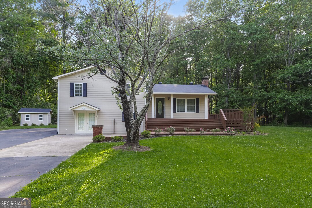 147 Acorn Dr in Dallas, GA - Building Photo