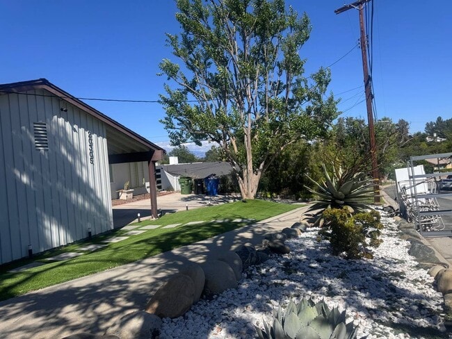 20305 Aetna St in Los Angeles, CA - Foto de edificio - Building Photo
