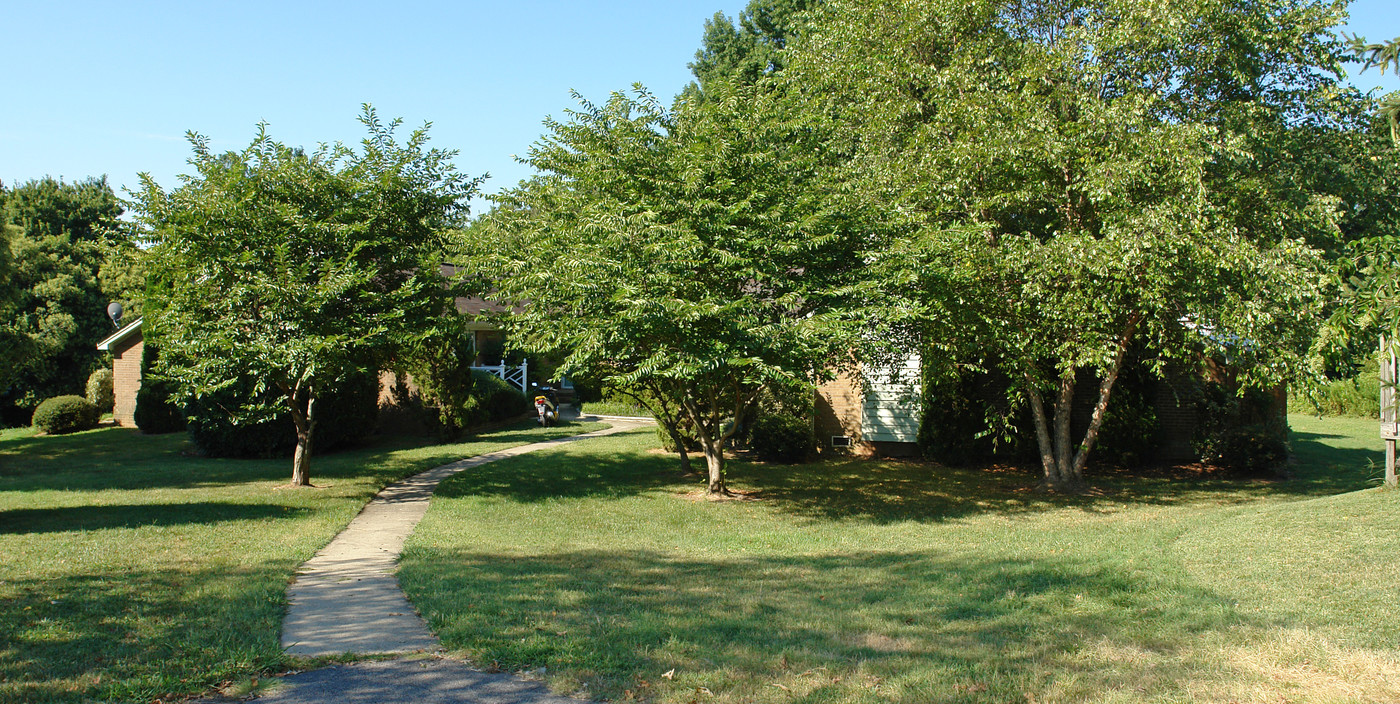 2833 Seclusion Ct in Raleigh, NC - Building Photo