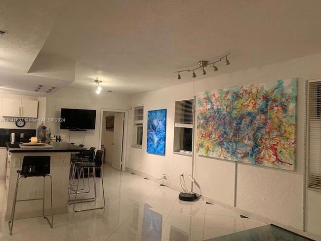 802 Euclid Ave, Unit 305 in Miami Beach, FL - Building Photo - Building Photo