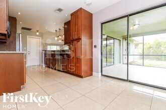 8401 Buena Vista Rd in Ft. Myers, FL - Foto de edificio - Building Photo