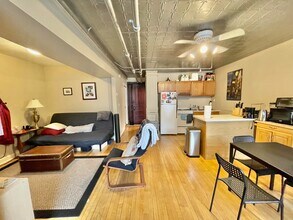 2334 W Belden Ave, Unit G in Chicago, IL - Foto de edificio - Building Photo