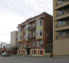 Villa Jene Apartments in Portland, OR - Foto de edificio - Building Photo