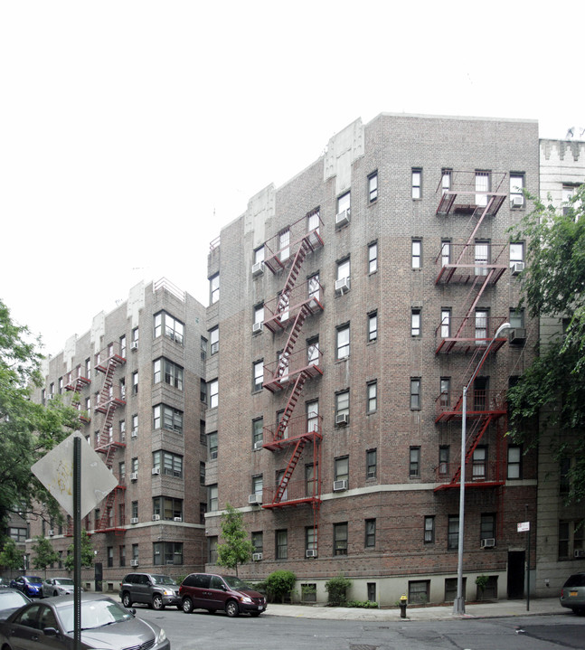 20 Dongan Place in New York, NY - Building Photo