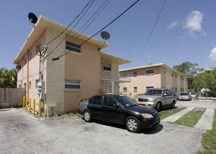 3162-3170 SW 16th St in Miami, FL - Building Photo - Building Photo