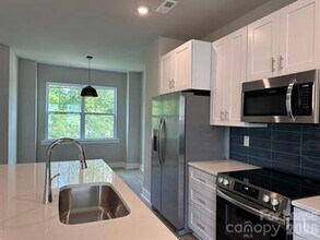 3930 Winterfield Pl in Charlotte, NC - Foto de edificio - Building Photo