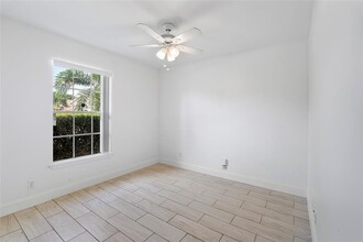 1410 Fairway Cir in Greenacres, FL - Building Photo - Building Photo