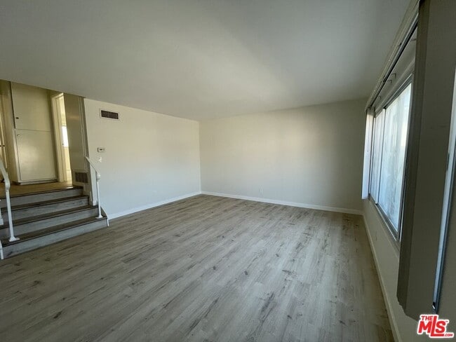 525 S Osage Ave in Inglewood, CA - Building Photo - Building Photo