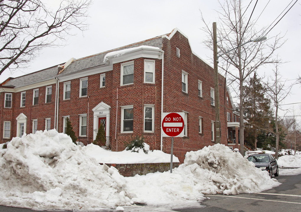 3917 W St NW in Washington, DC - Building Photo