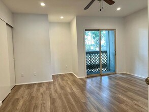 20130 Runnymede St in Los Angeles, CA - Building Photo - Building Photo