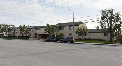 Emerald Court Apartments in Anaheim, CA - Building Photo - Primary Photo