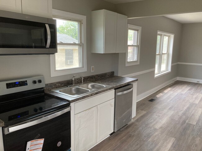 property at 1433 W 4th St