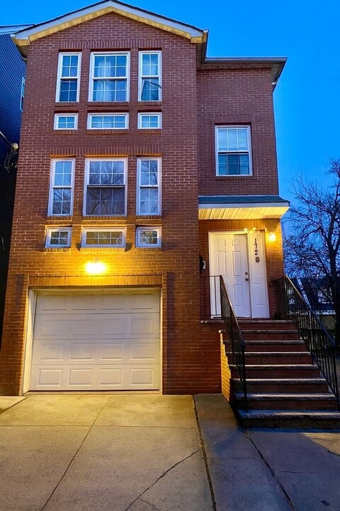 172 Seymour Ave in Newark, NJ - Building Photo