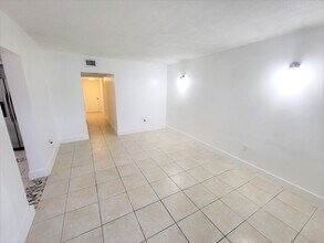 9100 SW 95th Ave in Miami, FL - Building Photo - Building Photo