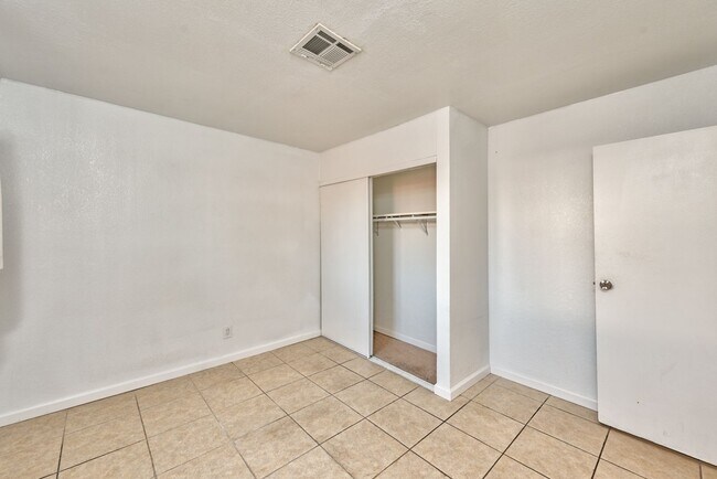 3912 Torsby Pl in Las Vegas, NV - Building Photo - Building Photo