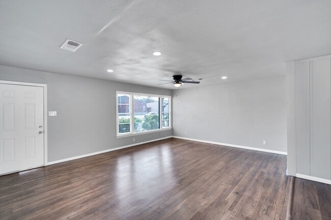 413 Shaw St in Cleburne, TX - Foto de edificio - Building Photo