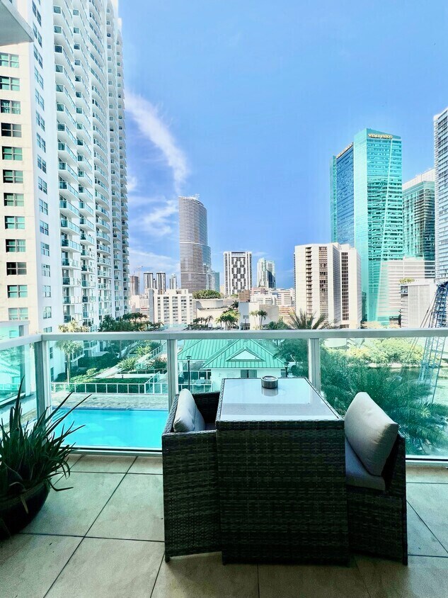 41 SE 5th St, Unit 903 in Miami, FL - Building Photo - Building Photo