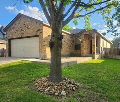 205 Beech Dr in Kyle, TX - Building Photo