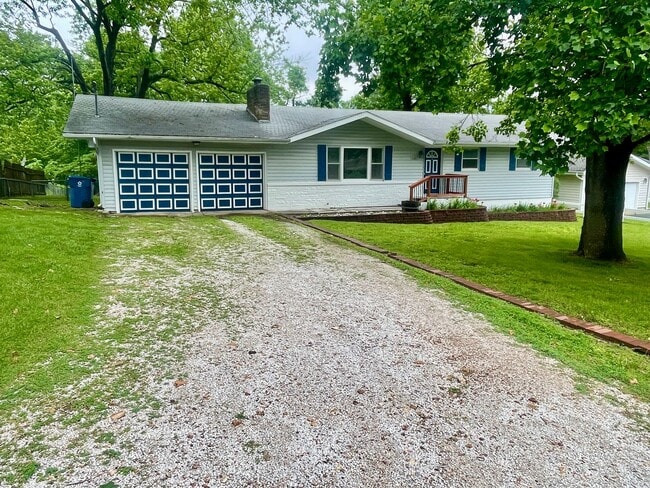 property at 1201 E Lark St
