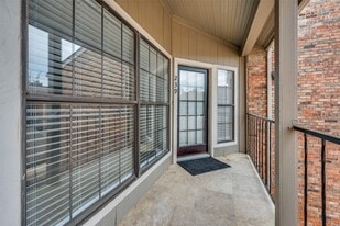 401 Pebble Way, Unit 239 in Arlington, TX - Building Photo