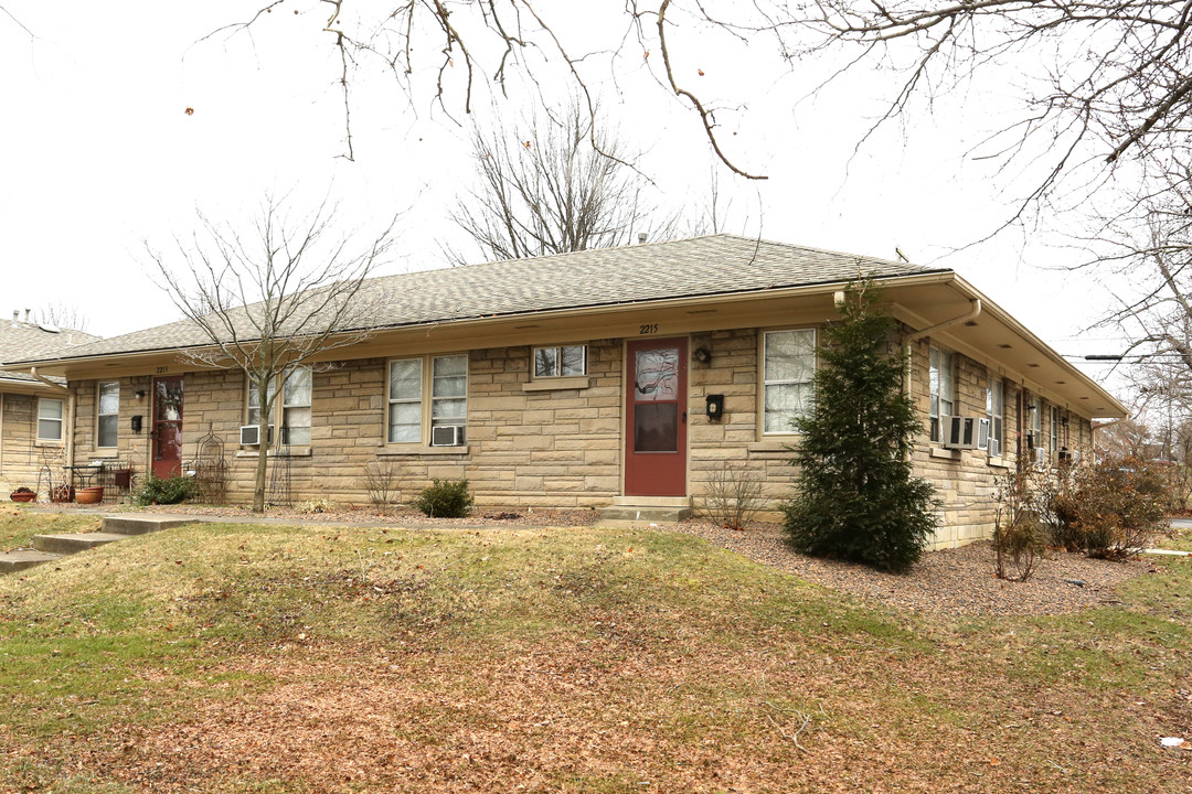 Idle Hour Villas in Lexington, KY - Building Photo