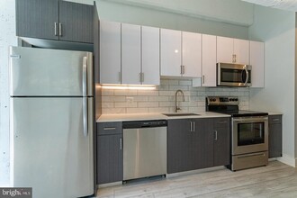 413 S 13th St-Unit -406 in Philadelphia, PA - Building Photo - Building Photo