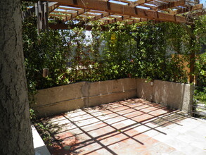 1096 West Blvd, Unit 1096 West Front unit in Los Angeles, CA - Building Photo - Building Photo