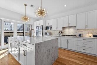 303 4th St in Jersey City, NJ - Building Photo - Building Photo