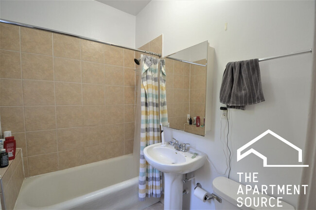 4406 N Rockwell St, Unit 2 in Chicago, IL - Foto de edificio - Building Photo