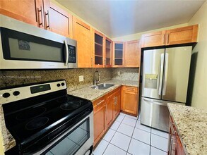8511 NW 8th St in Miami, FL - Building Photo - Building Photo