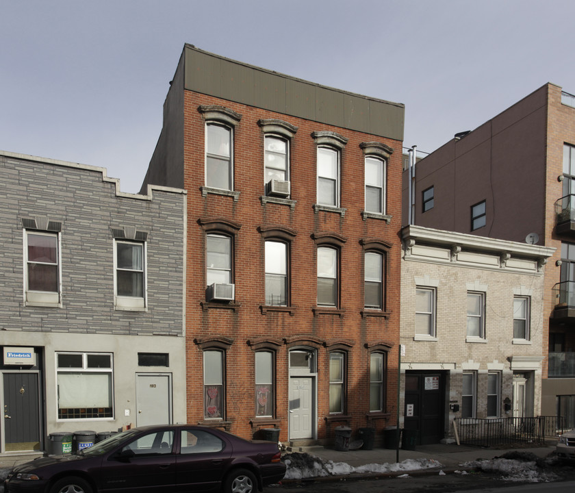 185 Greenpoint Ave in Brooklyn, NY - Building Photo