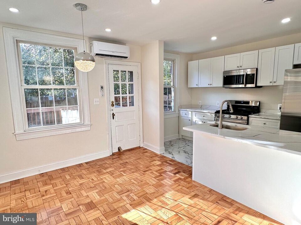 2600 16th St S in Arlington, VA - Building Photo