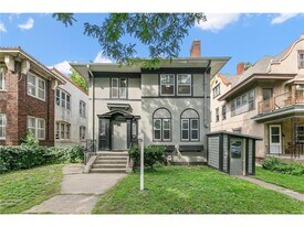 2512 Dupont Ave S in Minneapolis, MN - Building Photo