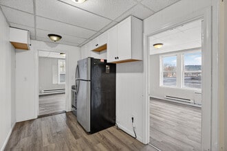 84 Main St in Thomaston, CT - Building Photo - Building Photo