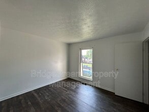 957 Taylorsview Dr in Vandalia, OH - Building Photo - Building Photo