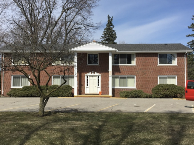 51635 Mound Rd in Shelby Township, MI - Building Photo - Building Photo