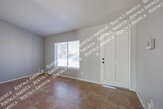 1329 W Kristal Way in Phoenix, AZ - Building Photo - Building Photo