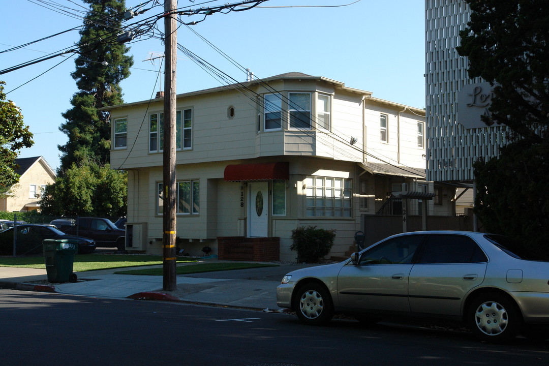 128 Lorton Ave in Burlingame, CA - Building Photo