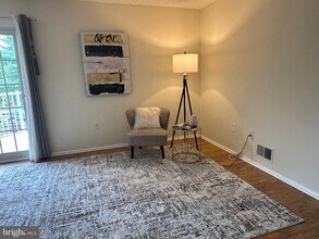 64 Versailles Ct in Hamilton Township, NJ - Building Photo - Building Photo