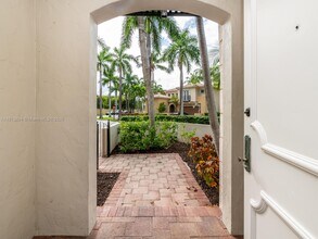 20729 NE 32nd Ave in Aventura, FL - Foto de edificio - Building Photo