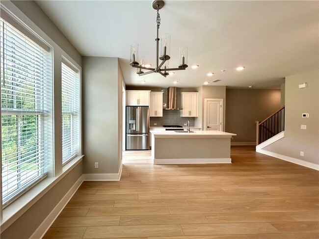 property at 913 Echo Pk Dr
