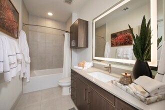 6002 Westview Dr in Houston, TX - Building Photo - Building Photo