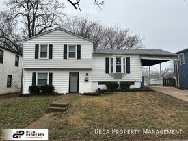 2400 Teakwood Manor Dr in Florissant, MO - Building Photo
