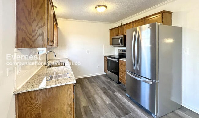 1021 SE Steeple Dr in Blue Springs, MO - Building Photo - Building Photo