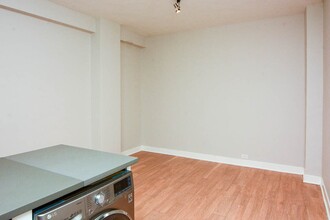 511 W Belmont Ave in Chicago, IL - Building Photo - Building Photo