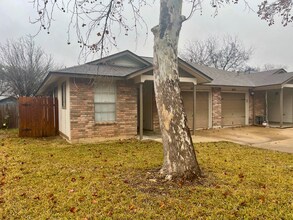 9827-9825 Ardash Ln in San Antonio, TX - Building Photo - Building Photo