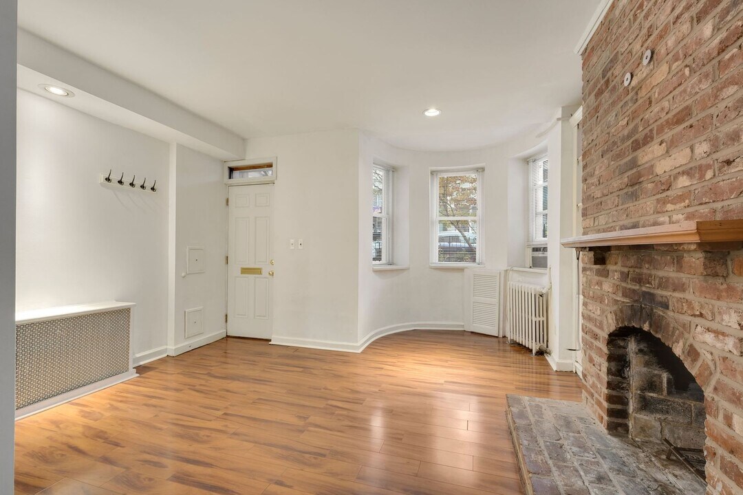 310 9th St NE in Washington, DC - Foto de edificio